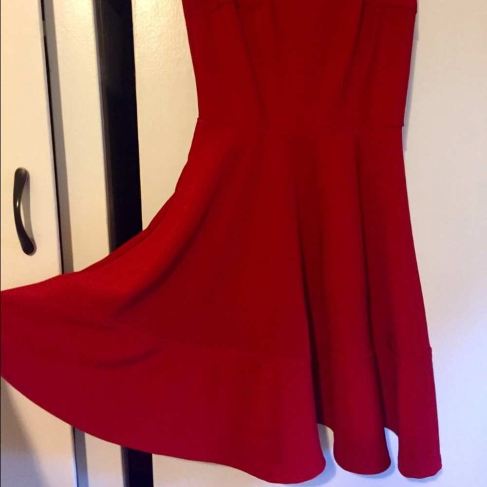 • Red lulu dress • - Picture 5 of 6